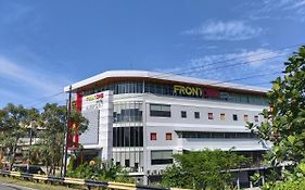 Front One Hotel Airport Solo